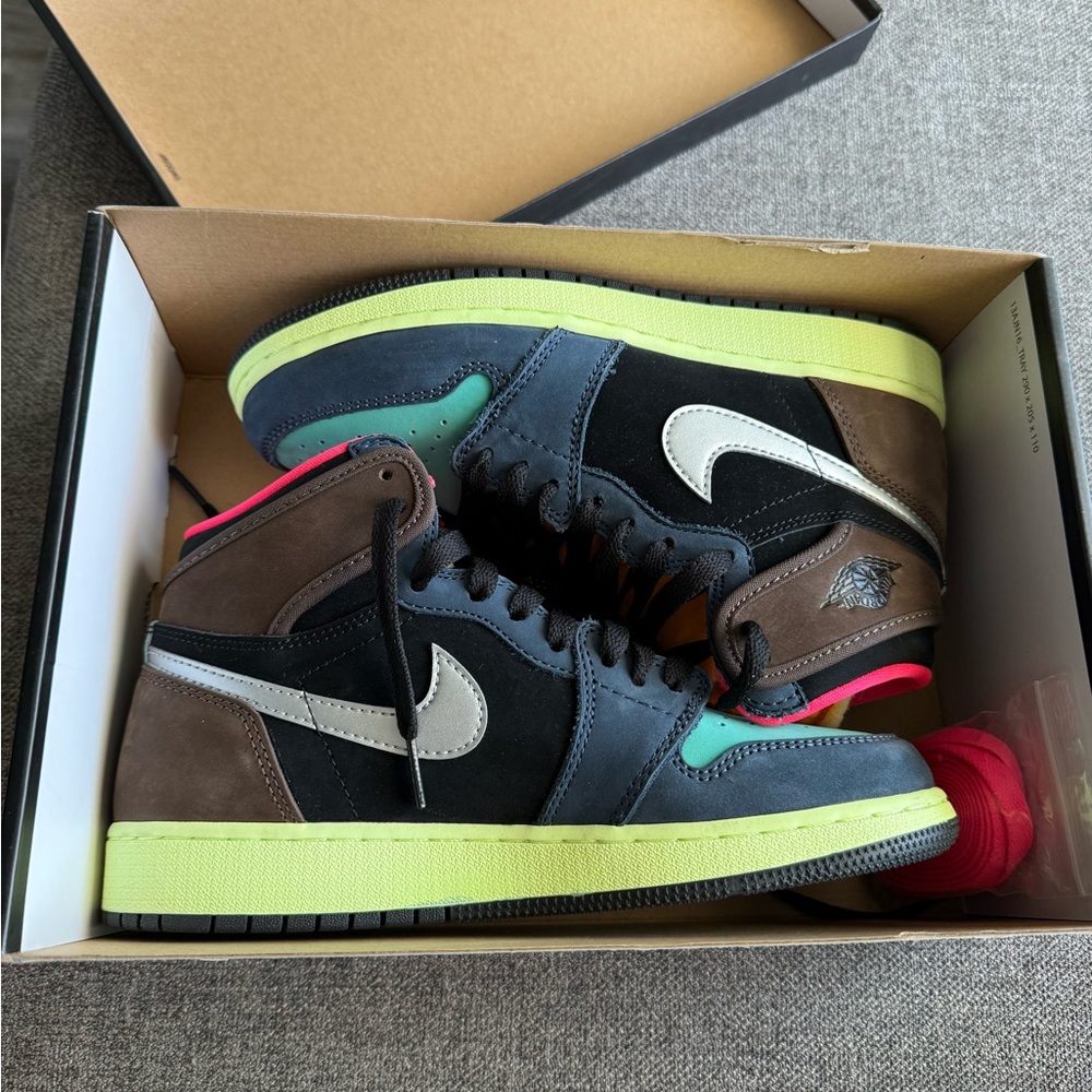 Air Jordan 1 Tokyo Biohack size 5.5